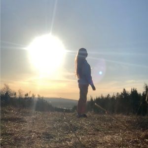 Meet your Posher, Bee